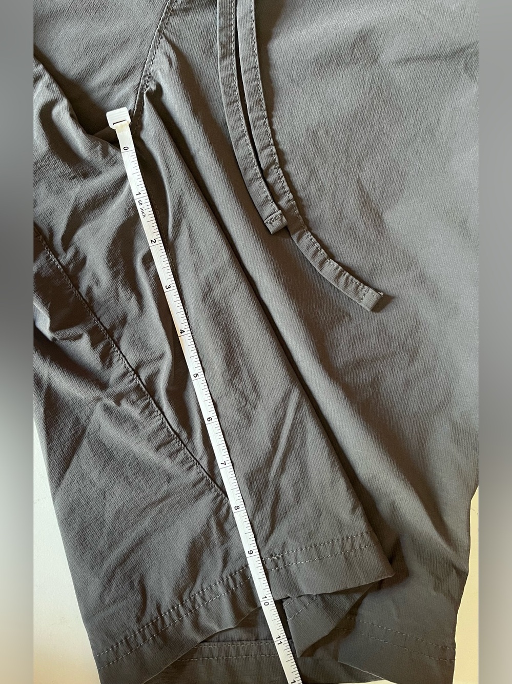 Women’s Duluth Trading Co. Armachillo Cooling 10 Inch Shorts gray UPF 40 10 - Picture 6 of 7